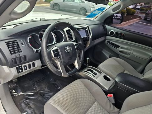 Used 2015 Toyota Tacoma PreRunner w/ SR5 Package RWD image 15