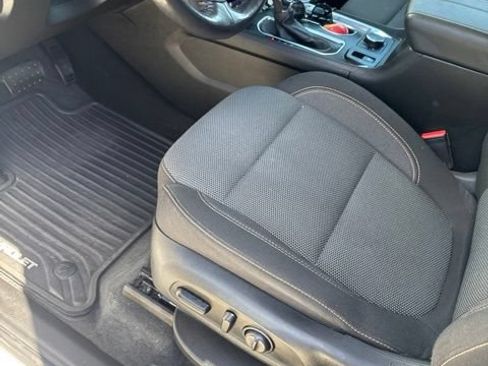 Used 2021 Chevrolet Traverse LT FWD image 4