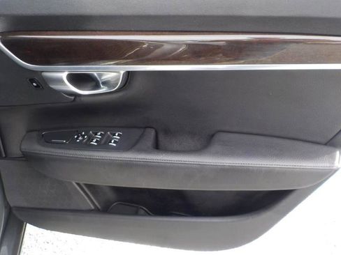 Used 2018 Volvo S90 T5 Momentum image 24