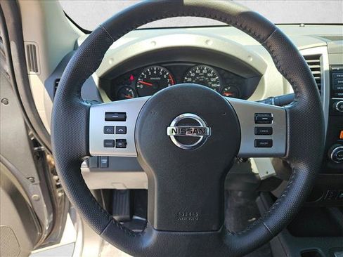Used 2017 Nissan Frontier SV w/ SV Value Truck Package RWD image 12