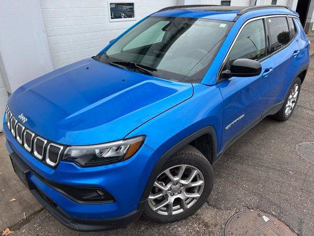 Certified 2022 Jeep Compass Latitude w/ Sun and Sound Group AWD/4WD image 1