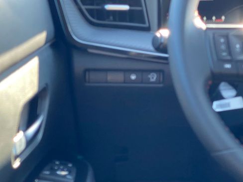 New 2025 Nissan Kicks SR image 23