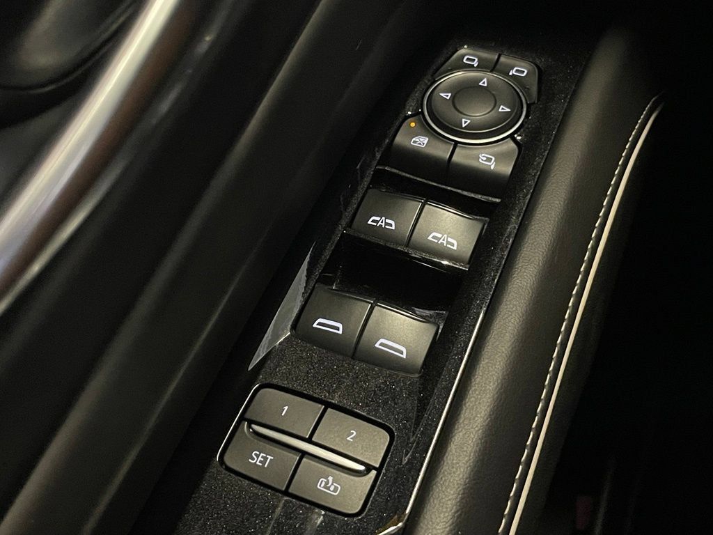 Used 2023 Cadillac Escalade Sport Platinum w/ LPO, ONYX Package AWD/4WD image 24