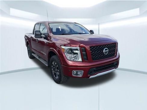 Used 2018 Nissan Titan PRO-4X w/ Pro-4x Convenience Package image 4