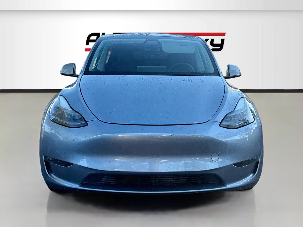 Used 2025 Tesla Model Y Long Range RWD image 2