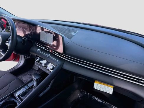 Certified 2025 Hyundai Elantra SEL FWD image 31