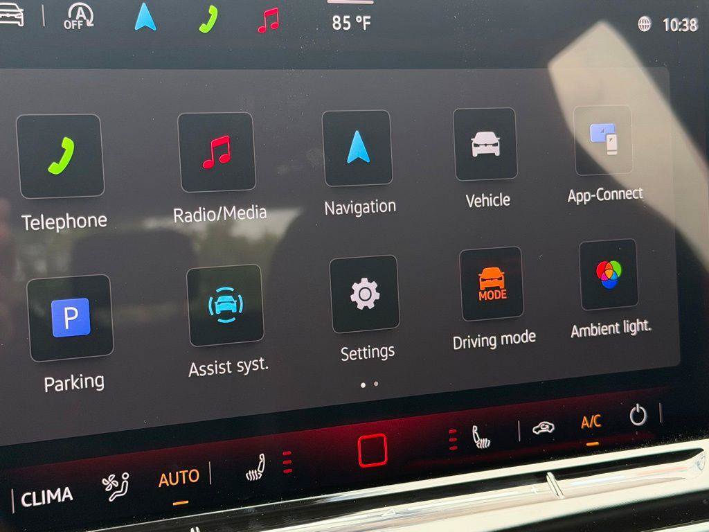 New 2026 Volkswagen GTI SE FWD image 18