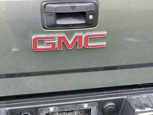 Used 2017 GMC Sierra 2500 Denali w/ Suspension Package, Off-Road AWD/4WD image 11