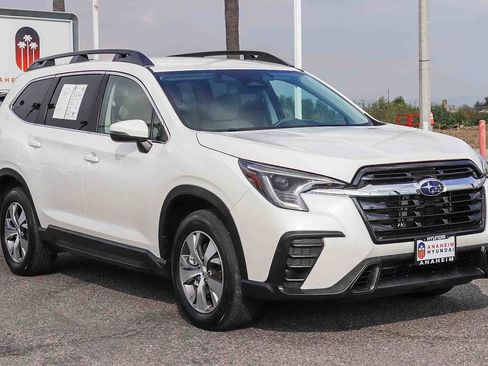 Used 2023 Subaru Ascent Premium w/ Convenience Package image 3