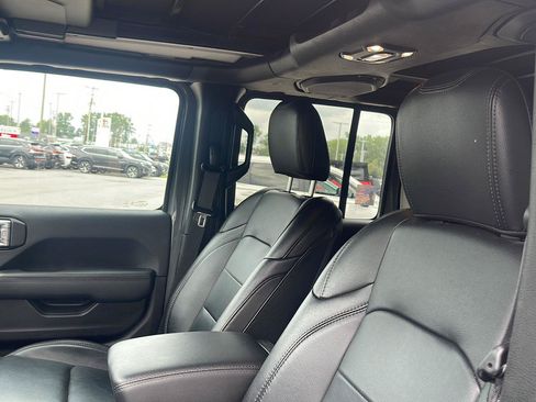 Used 2022 Jeep Wrangler Unlimited Sahara AWD/4WD image 7