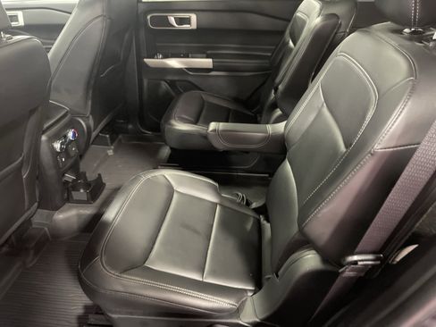 Used 2022 Ford Explorer XLT w/ Equipment Group 202A image 12