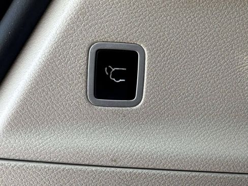 Used 2022 Chrysler Voyager LX FWD image 17