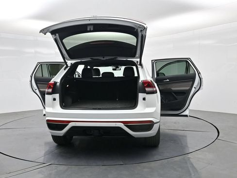 Used 2023 Volkswagen Atlas Cross Sport SEL R-Line AWD/4WD image 3