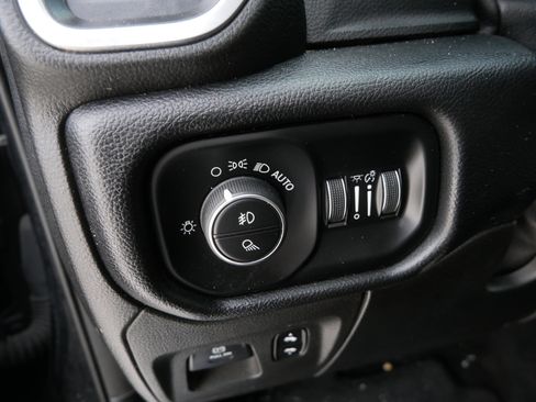 Used 2019 RAM 1500 Laramie image 25