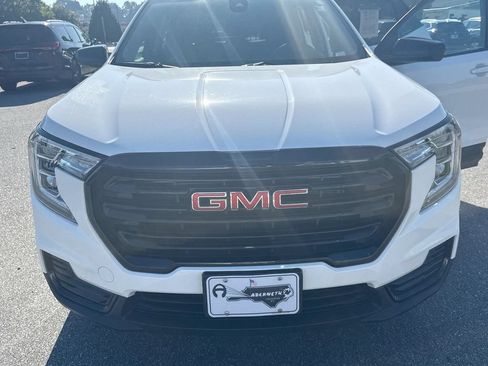 Used 2024 GMC Terrain SLE w/ Driver Convenience Package FWD image 30
