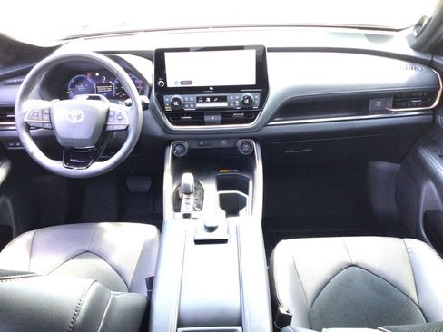 Used 2024 Toyota Grand Highlander AWD Hybrid image 7