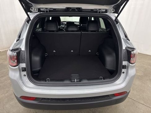 New 2026 Jeep Compass Latitude image 25