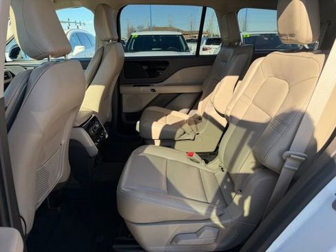 Used 2023 Lincoln Aviator AWD w/ Premium Package image 12