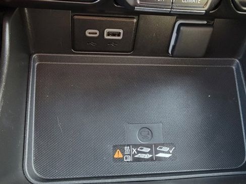 Used 2024 Chevrolet Tahoe Z71 w/ Luxury Package image 34