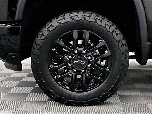 Used 2025 Chevrolet Silverado 2500 LT w/ Trail Boss Package image 9