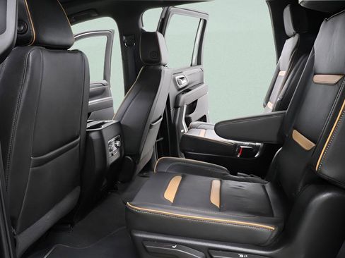 Used 2024 GMC Yukon XL AT4 w/ Technology Package AWD/4WD image 30