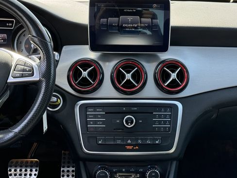 Used 2016 Mercedes-Benz CLA 250 image 24