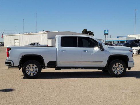 New 2026 Chevrolet Silverado 2500 High Country w/ Z71 Off-Road Package AWD/4WD image 9