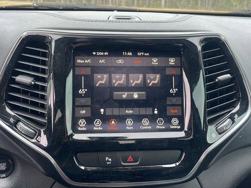 Used 2019 Jeep Cherokee Limited image 17