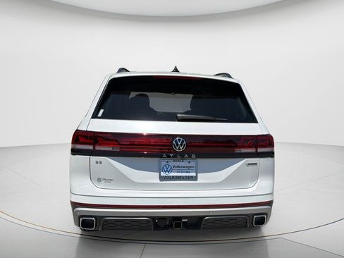 New 2026 Volkswagen Atlas Peak Edition AWD/4WD image 9