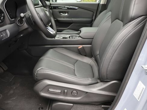 New 2025 Honda Pilot Touring image 11