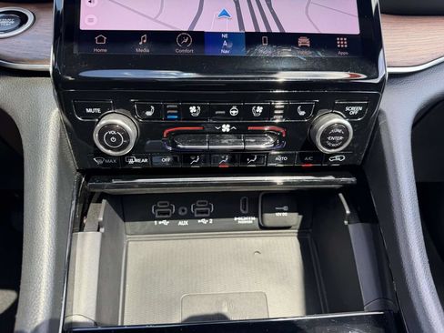 Used 2022 Jeep Grand Cherokee Summit w/ MOPAR Finishing Package AWD/4WD image 31