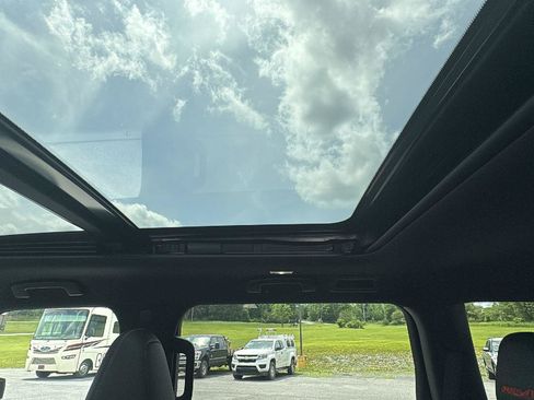 Used 2026 Nissan Armada PRO-4X AWD/4WD image 21