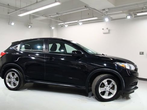 Used 2018 Honda HR-V LX image 9