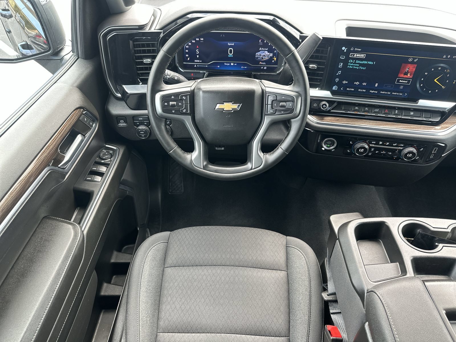 Used 2024 Chevrolet Silverado 1500 LT AWD/4WD image 17