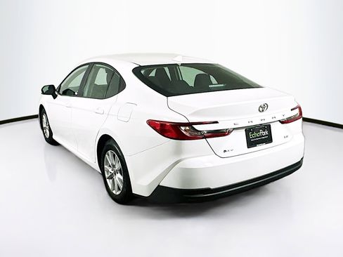 Used 2025 Toyota Camry LE image 5