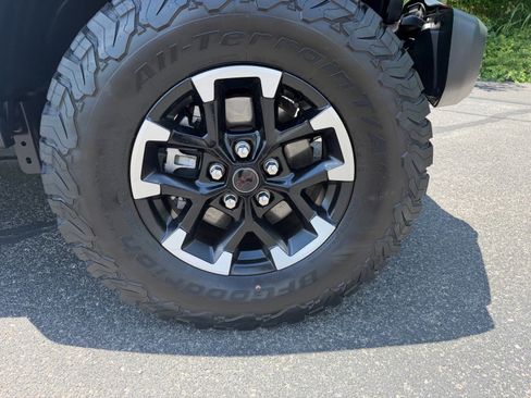 Used 2025 Jeep Wrangler Unlimited Rubicon AWD/4WD image 24