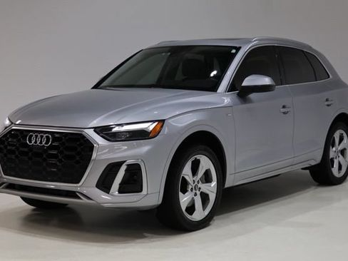 Used 2022 Audi Q5 2.0T Premium Plus w/ Premium Plus Package AWD/4WD image 3