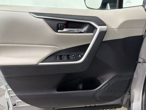 Used 2020 Toyota RAV4 XLE w/ Convenience Package AWD/4WD image 12