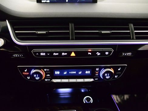 Used 2018 Audi Q7 3.0T Prestige image 31