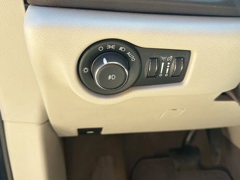 Used 2017 Chrysler Pacifica Touring-L image 26