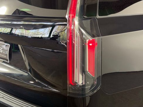 Used 2024 Cadillac Escalade ESV Luxury image 17