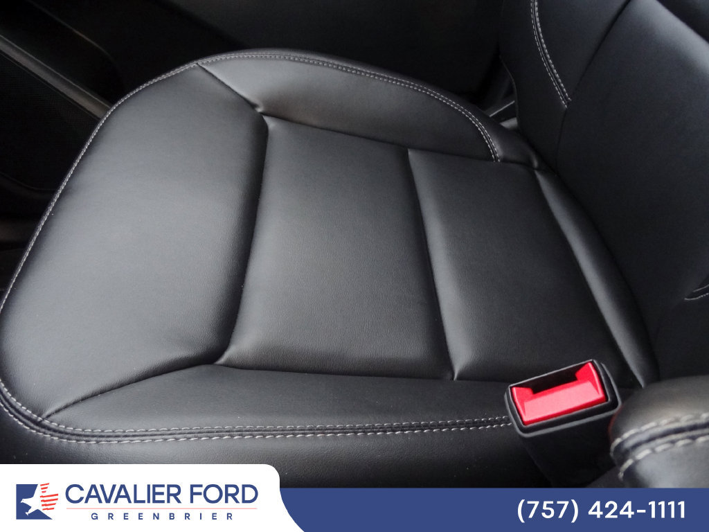 Used 2022 Ford Explorer XLT w/ Equipment Group 202A AWD/4WD image 14