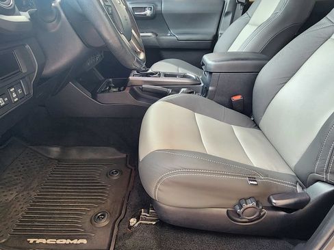 Used 2019 Toyota Tacoma TRD Sport w/ Technology Package AWD/4WD image 24