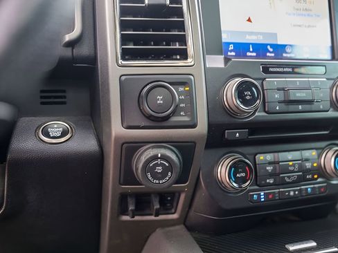 Used 2018 Ford F150 Raptor w/ Equipment Group 802A Luxury AWD/4WD image 22