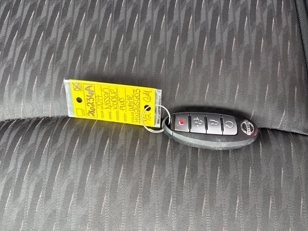 Used 2017 Nissan Rogue SV AWD/4WD image 28