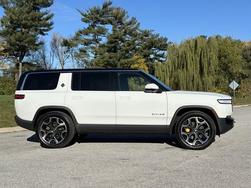 Used 2022 Rivian R1S Launch Edition image 8