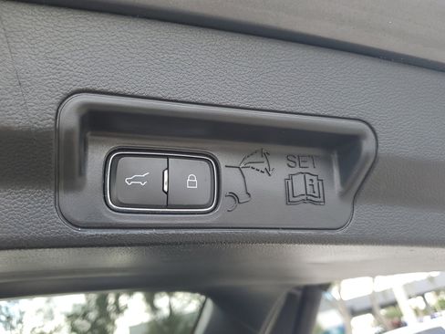 Used 2022 Ford Explorer XLT w/ Equipment Group 202A image 11