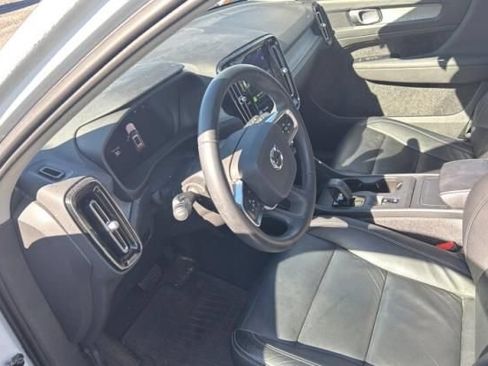 Used 2024 Volvo XC40 B5 Core AWD/4WD image 5