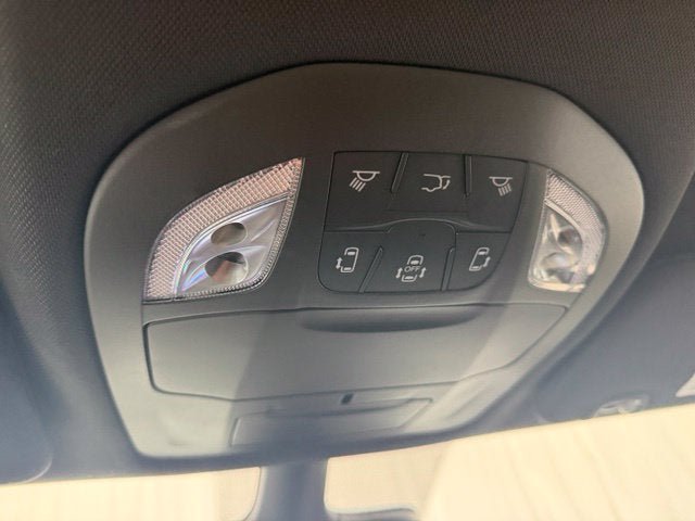 Used 2025 Chrysler Pacifica Select FWD image 16