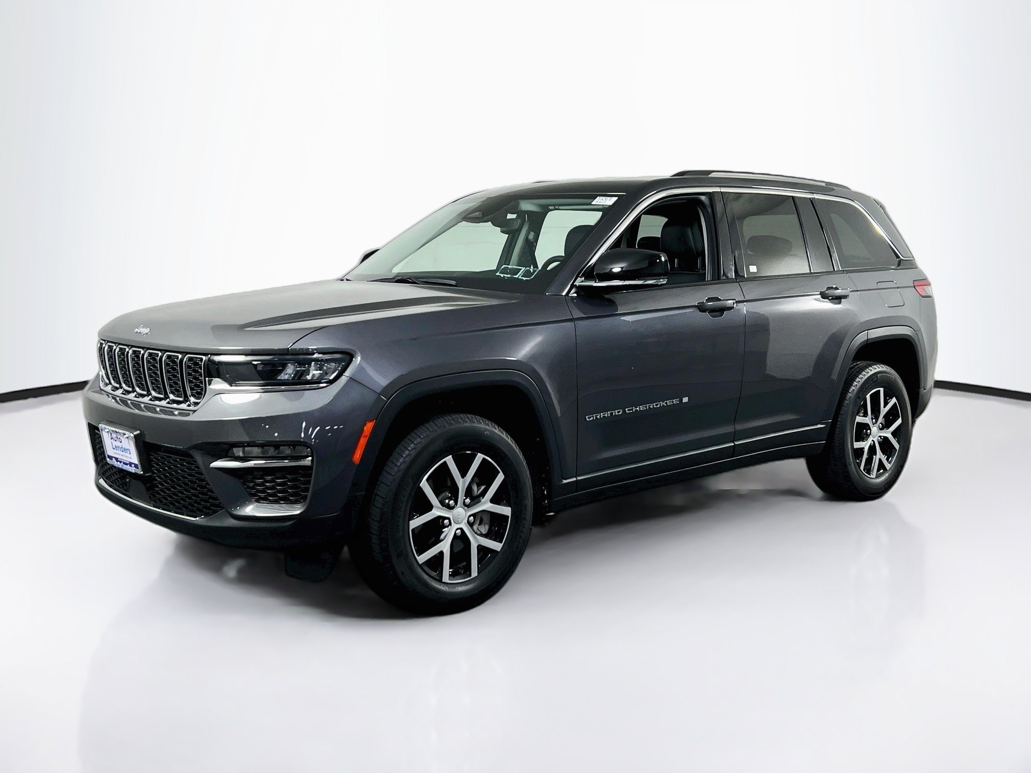 Used 2023 Jeep Grand Cherokee Limited AWD/4WD image 1